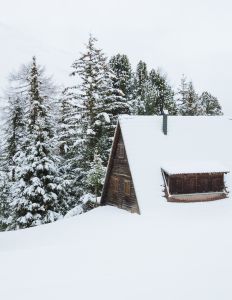 Winterhütte, unsplash